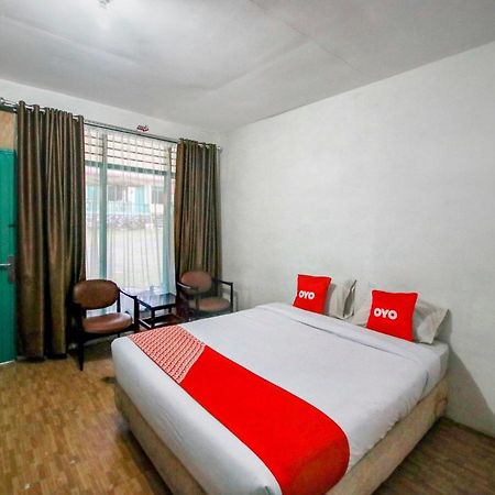 Oyo 2322 Dien Karona Hotel Berastagi Exterior foto