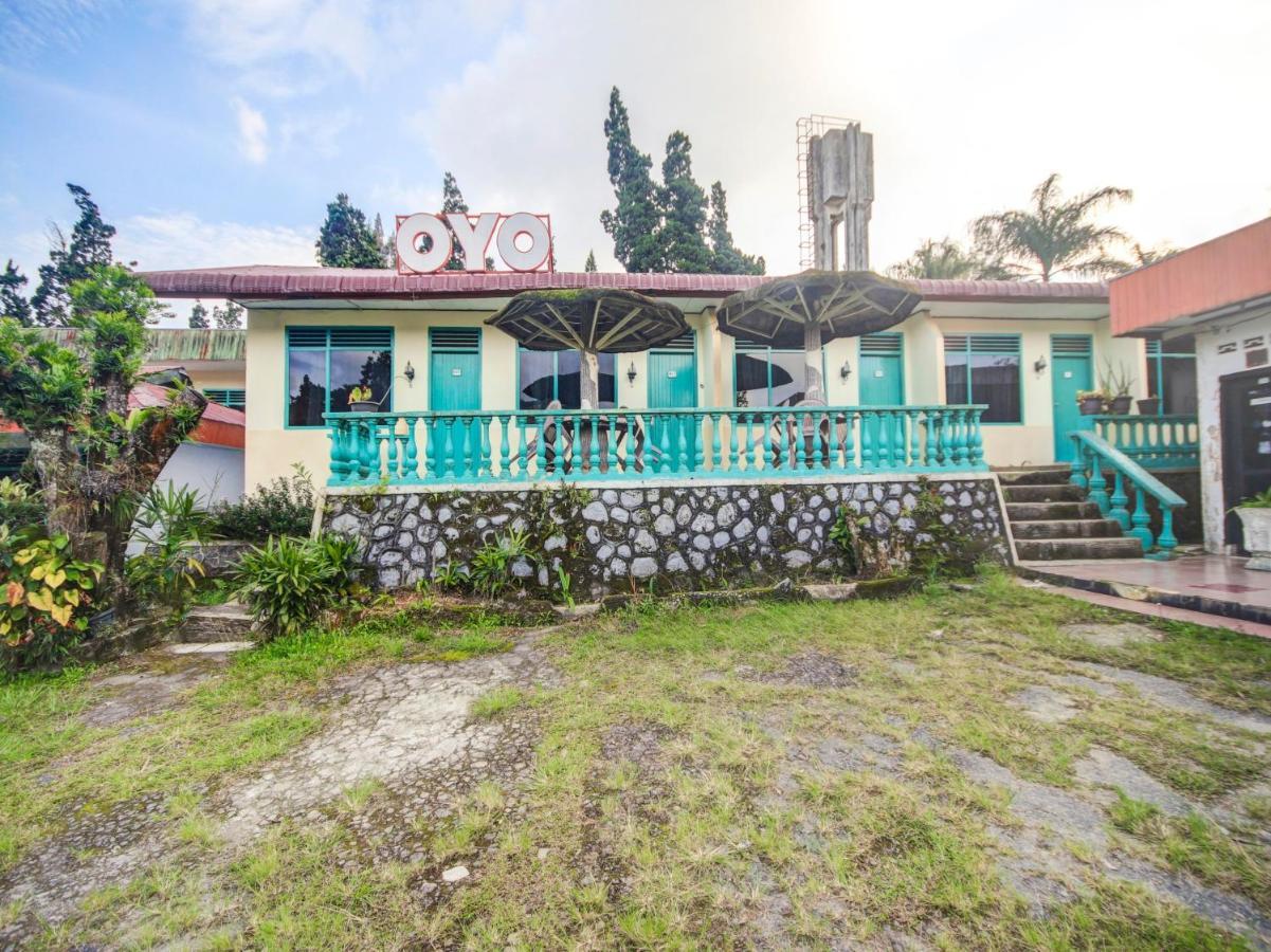 Oyo 2322 Dien Karona Hotel Berastagi Exterior foto