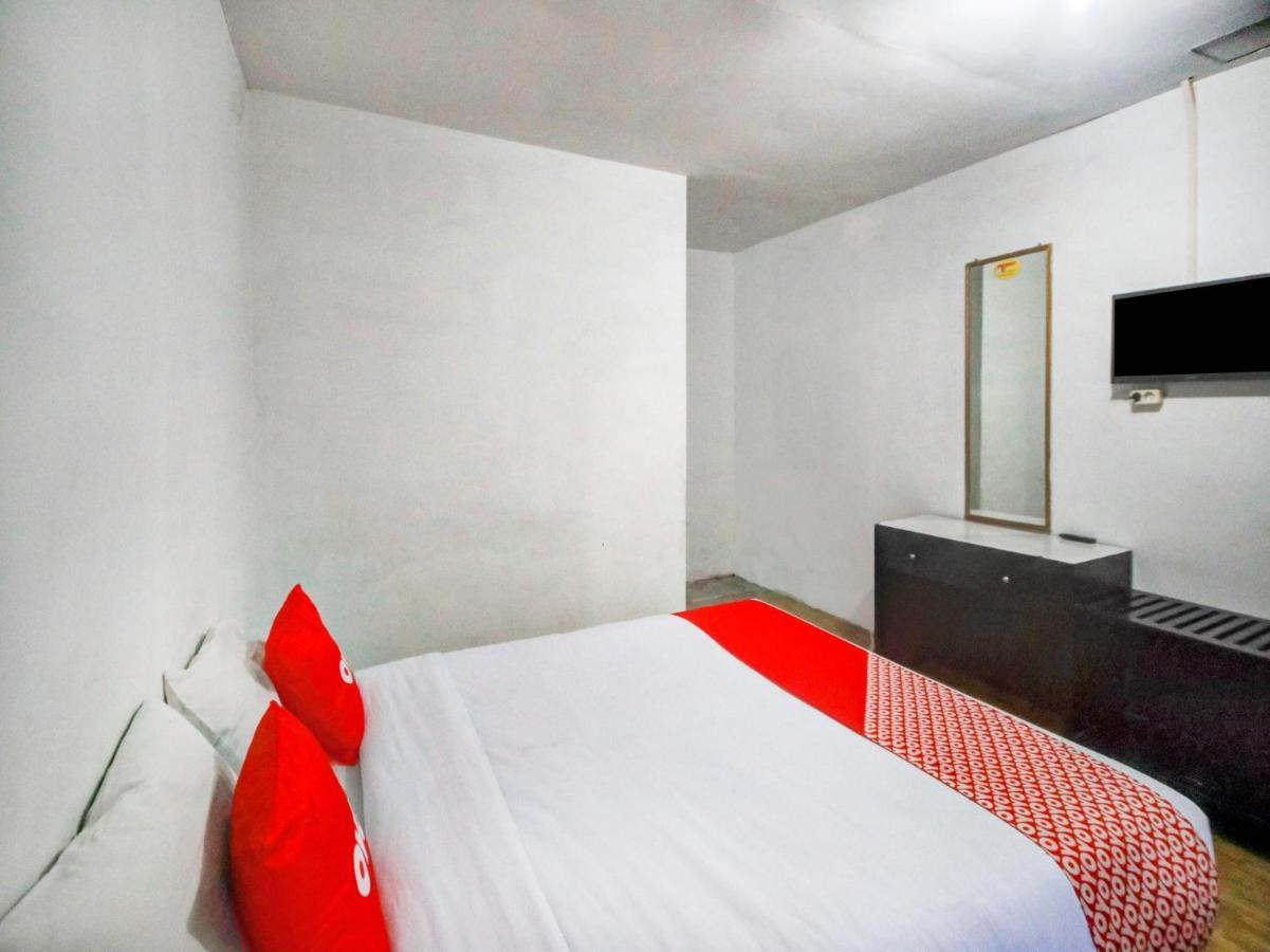 Oyo 2322 Dien Karona Hotel Berastagi Exterior foto