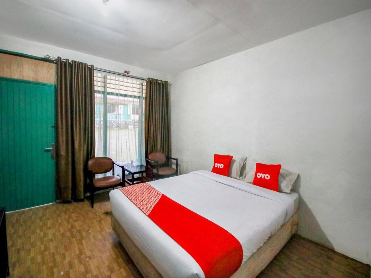 Oyo 2322 Dien Karona Hotel Berastagi Exterior foto