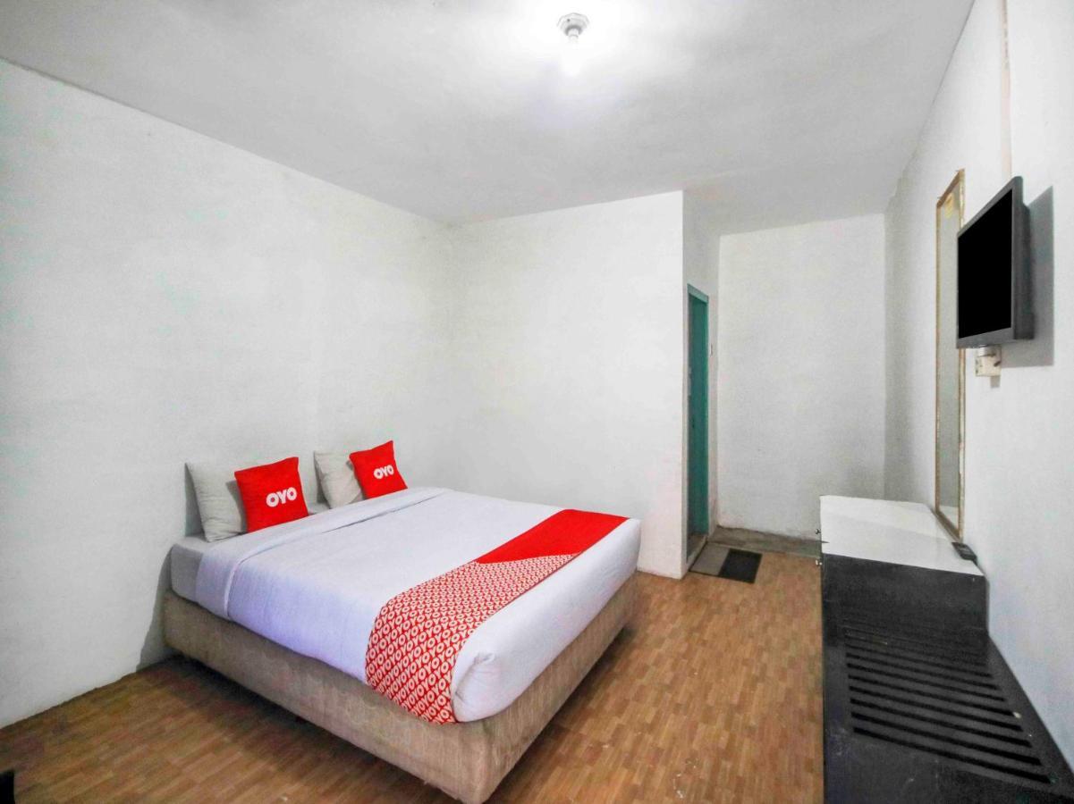 Oyo 2322 Dien Karona Hotel Berastagi Exterior foto